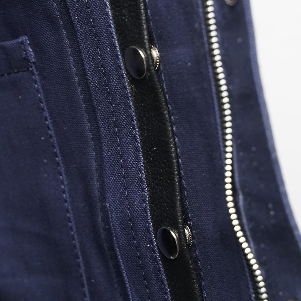 Quilted shoulder canvas vest detail